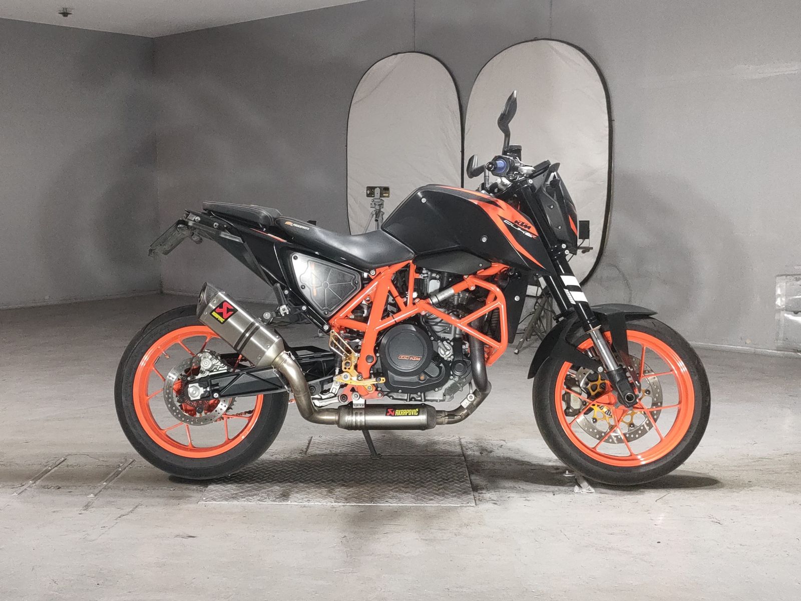 KTM 690 DUKE R