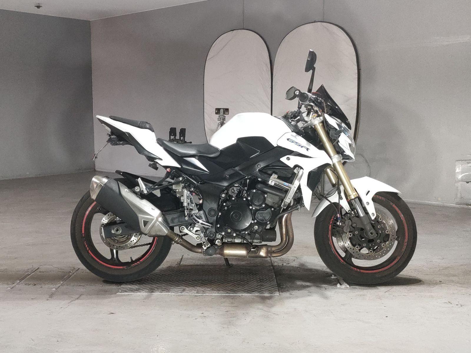 Suzuki GSR750