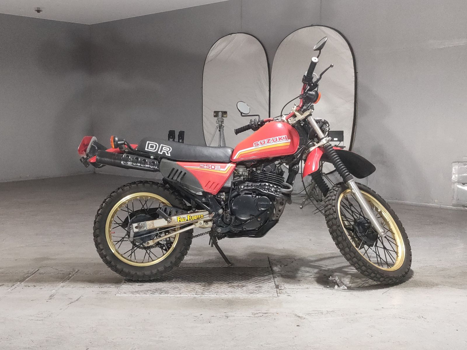 Suzuki DR250S