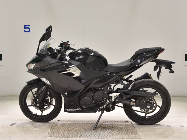 Kawasaki NINJA400-2