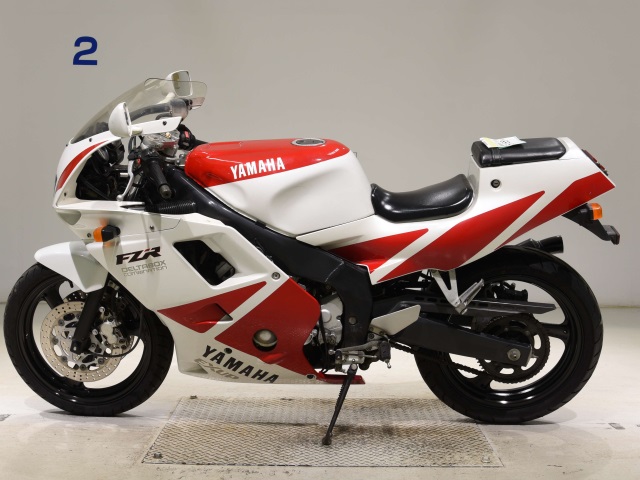Yamaha FZR250R-2