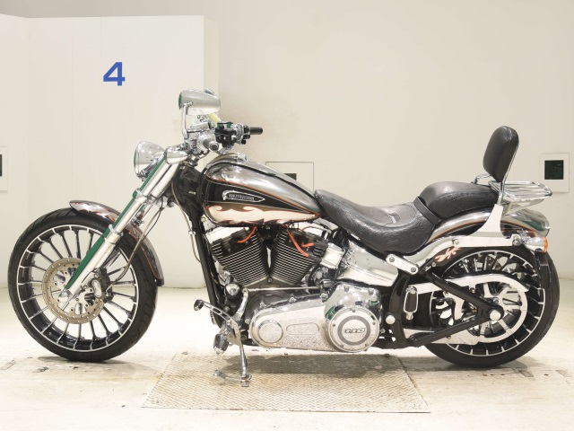 Harley-Davidson Breakout FXSB