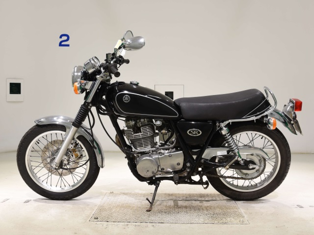 Yamaha SR400-3