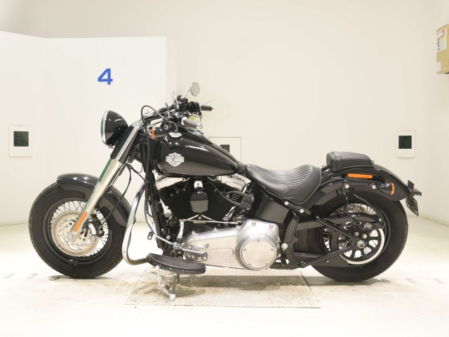 Harley-Davidson Softail Slim FLS1580
