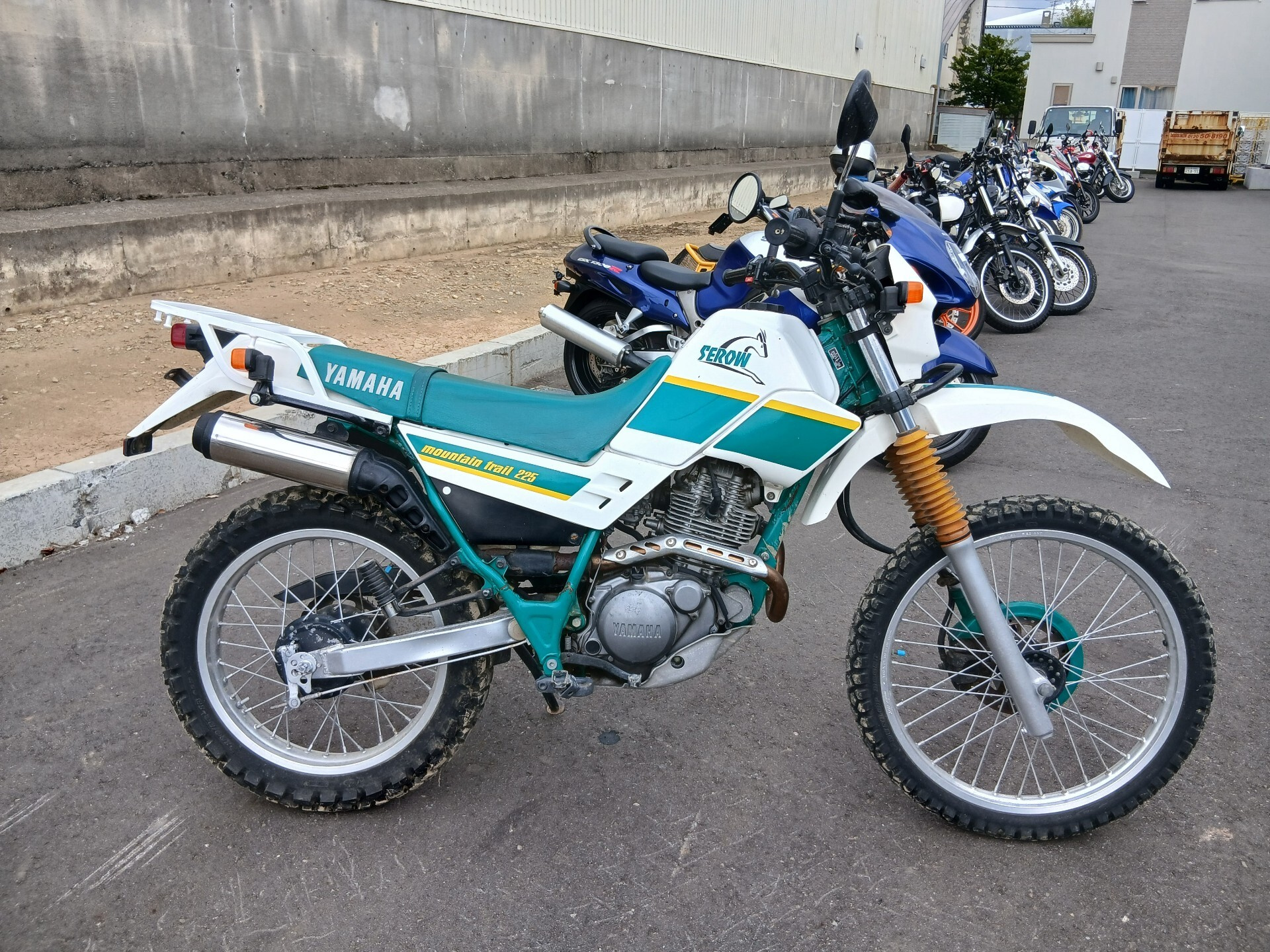 Yamaha SEROW 225S CELL