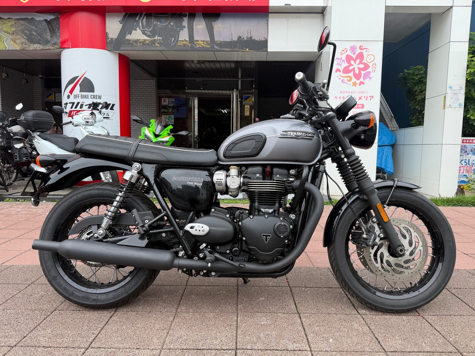 Triumph BONNEVILLE T120 BLACK