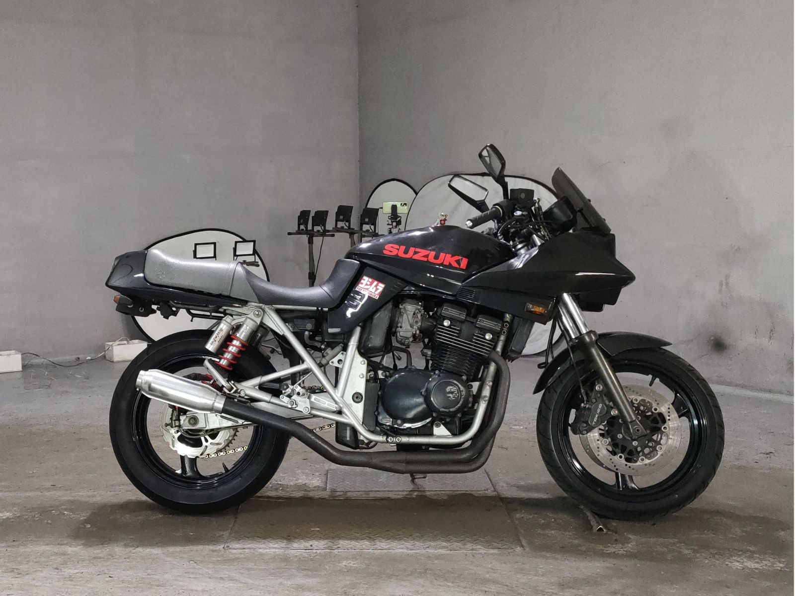 Suzuki GSX400S KATANA