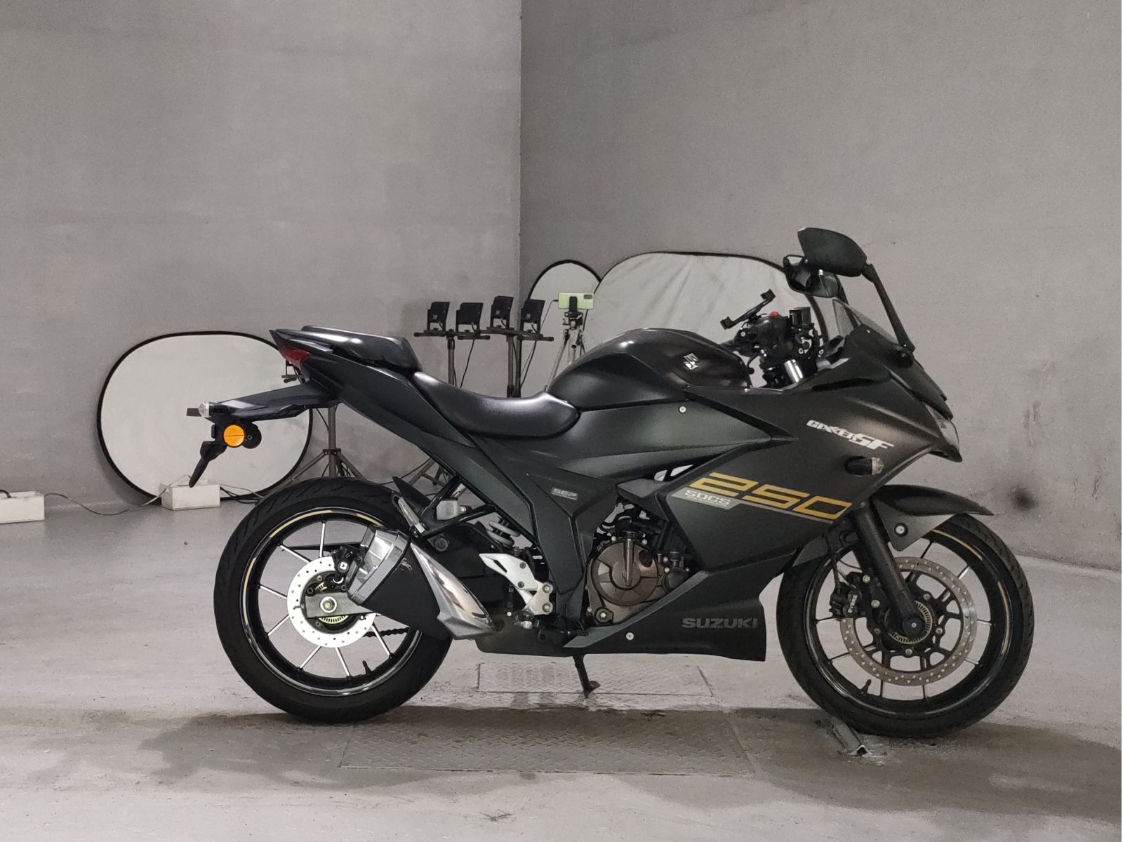 Suzuki GIXXER-SF250
