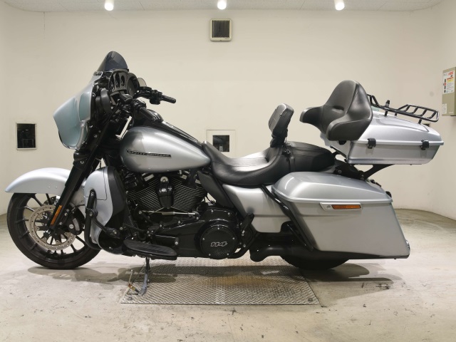 Harley-Davidson Street Glide Special FLHXS1870
