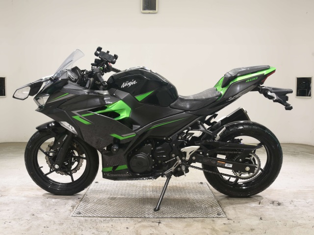 Kawasaki NINJA400-2