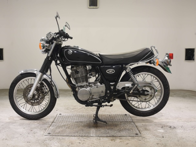 Yamaha SR400-3