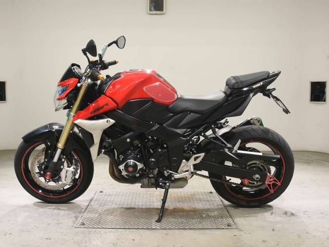 Suzuki GSR750