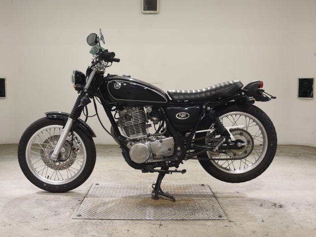 Yamaha SR400-3
