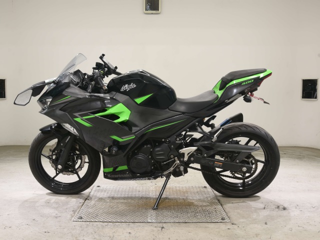 Kawasaki NINJA400-2