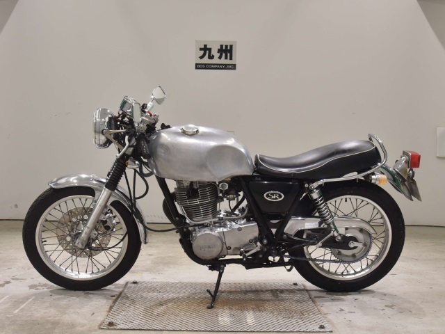 Yamaha SR400-3