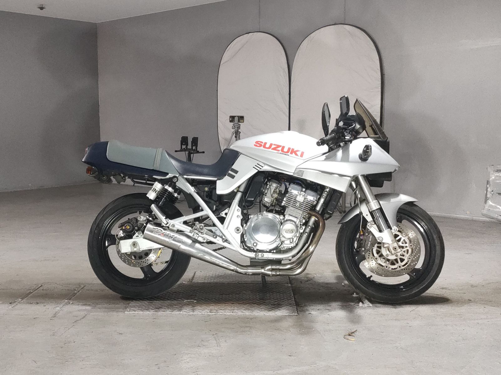 Suzuki GSX250 KATANA