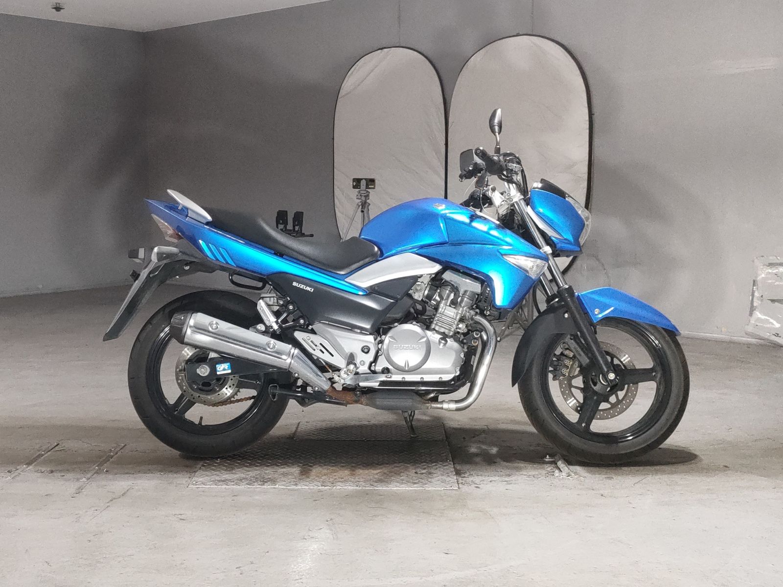 Suzuki GSR250