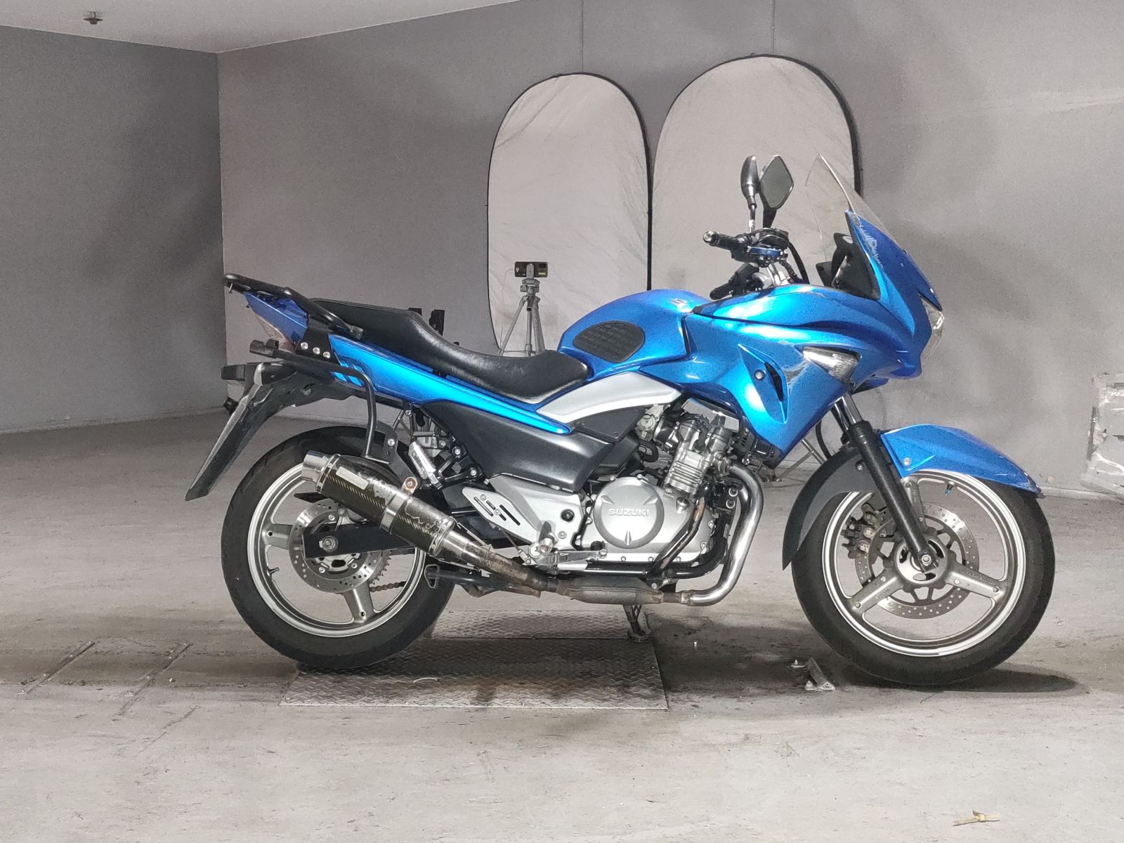 Suzuki GSR250S