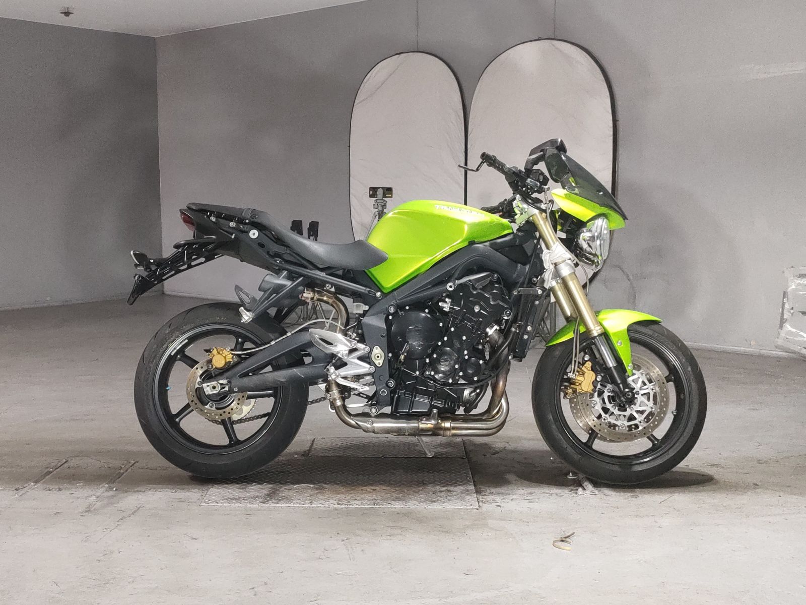 Triumph STREET TRIPLE