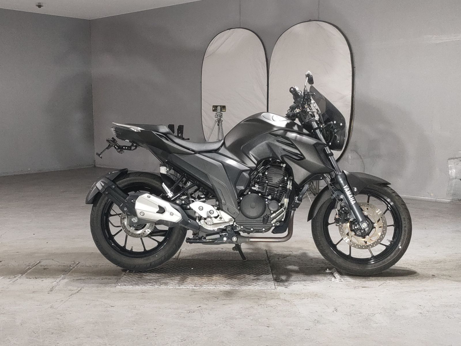 Yamaha FZ25