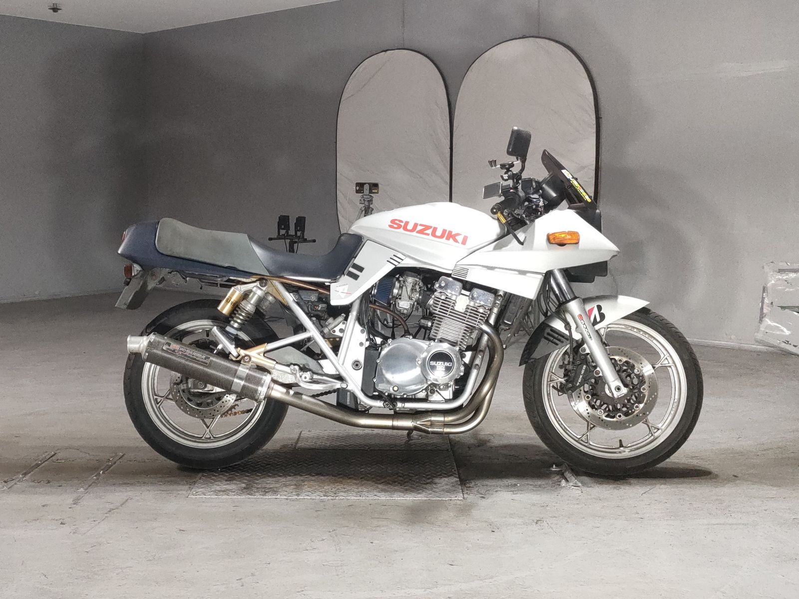 Suzuki GSX400S KATANA