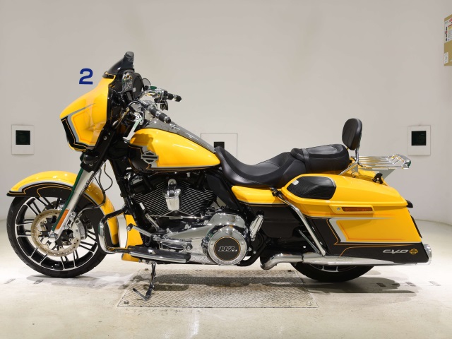 Harley-Davidson CVO Street Glide FLHXSE1920