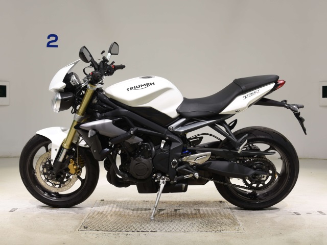 Triumph STREET TRIPLE