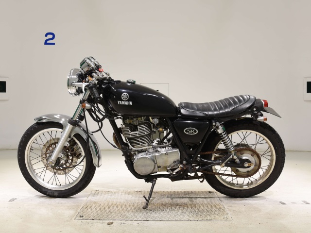 Yamaha SR400-3
