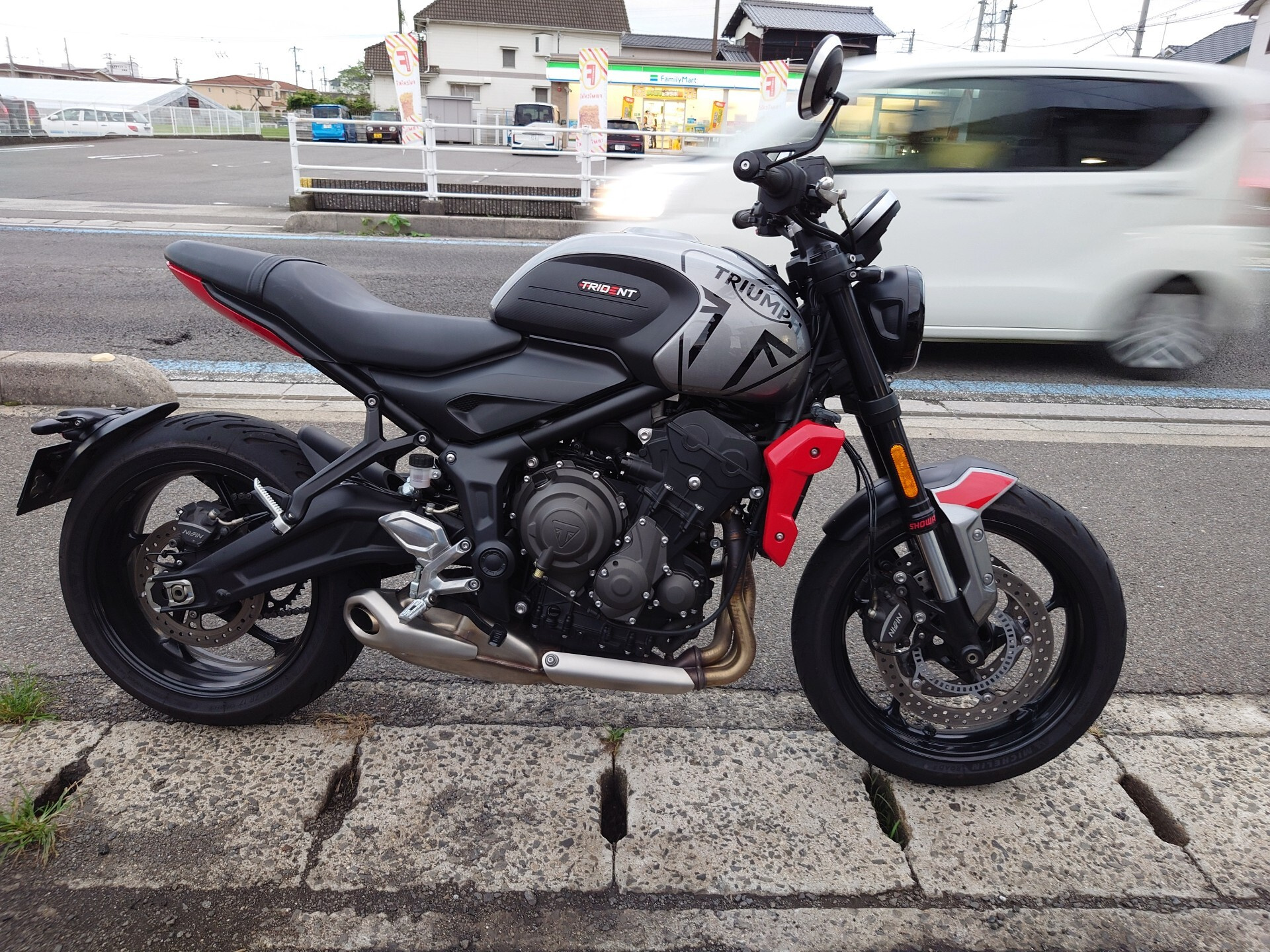 Triumph TRIDENT 660