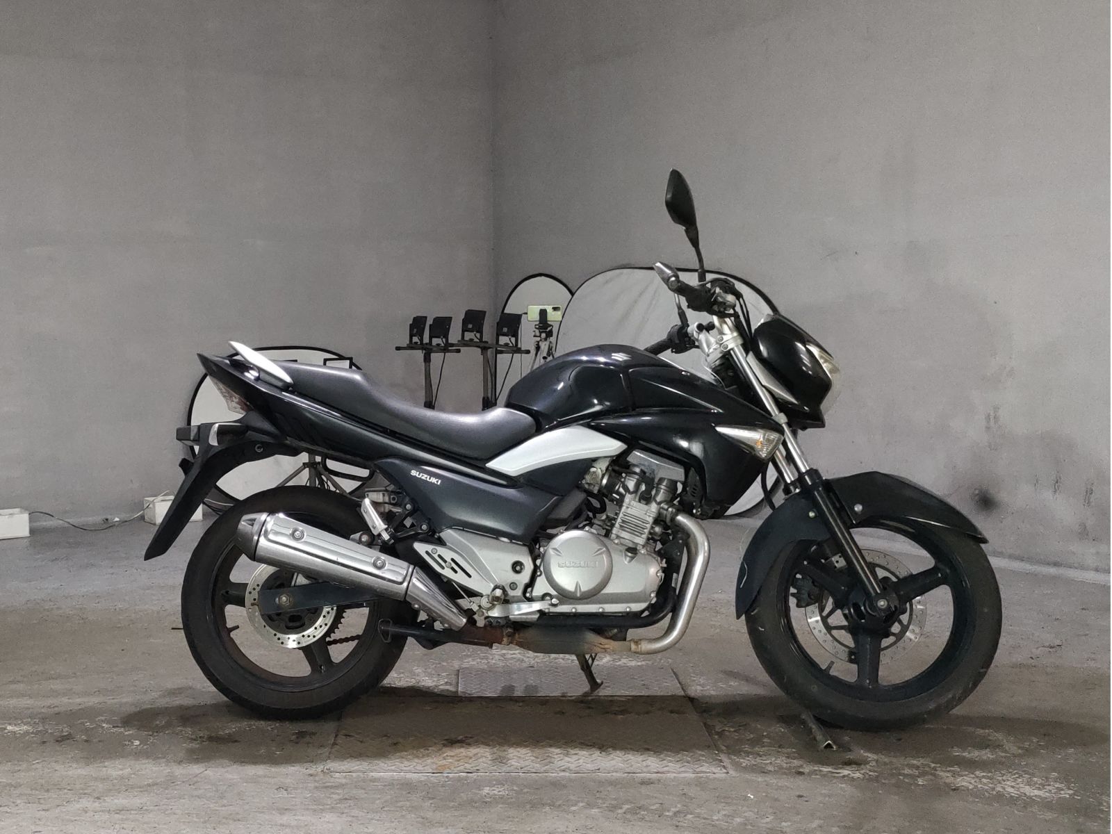 Suzuki GSR250