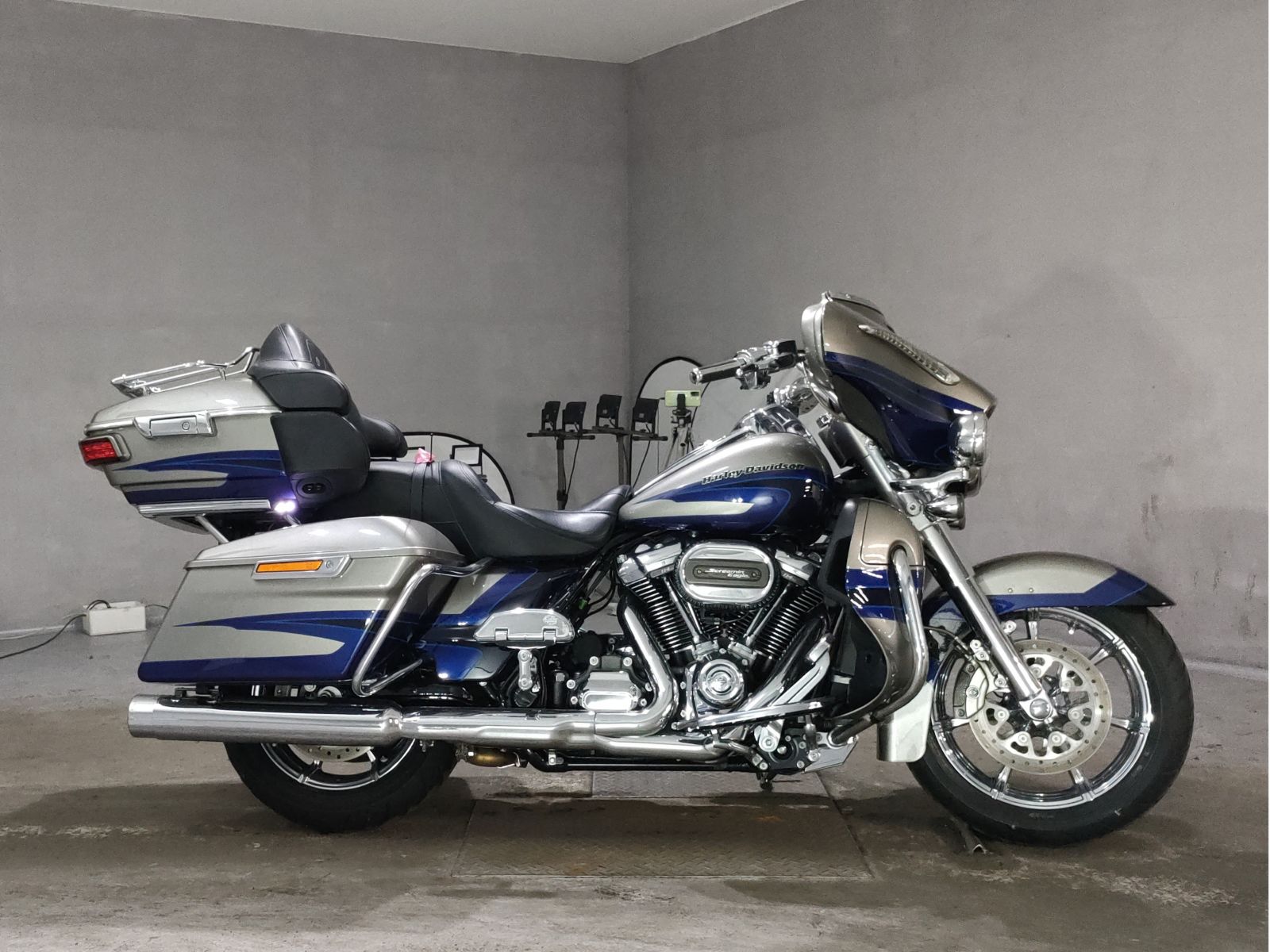 Harley-Davidson CVO Limited FLHTKSE1800
