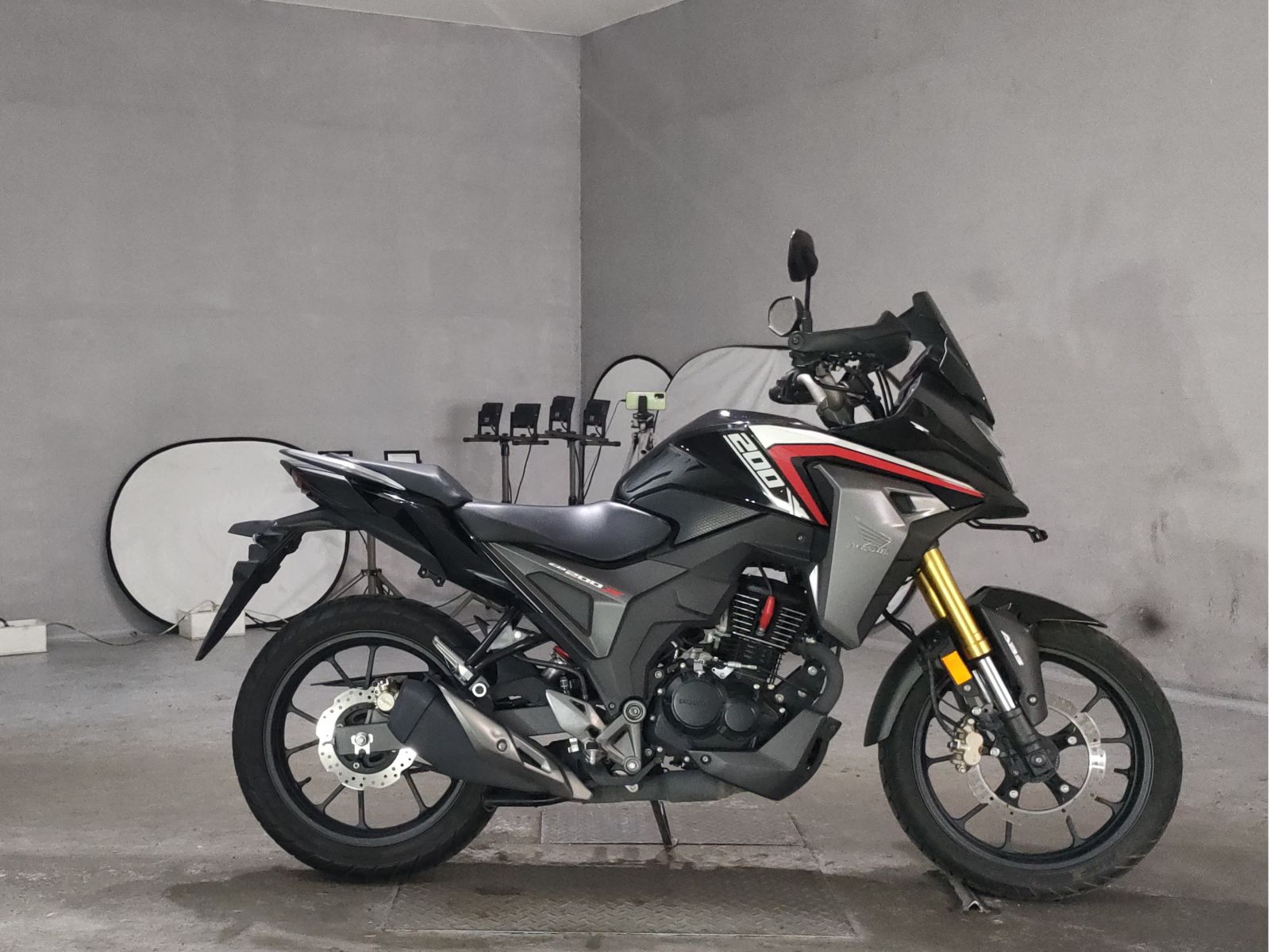Honda CB200X