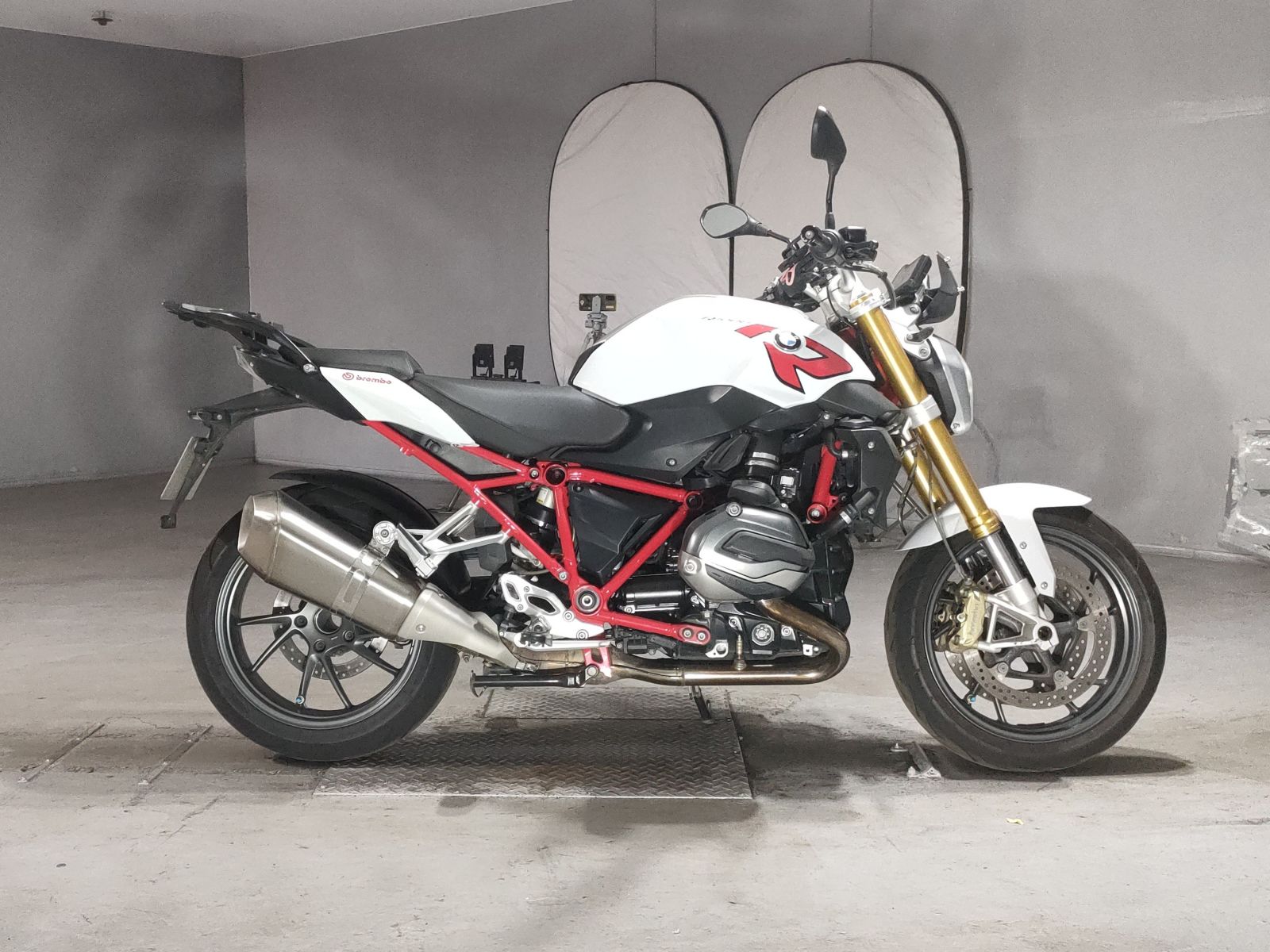 BMW R1200R