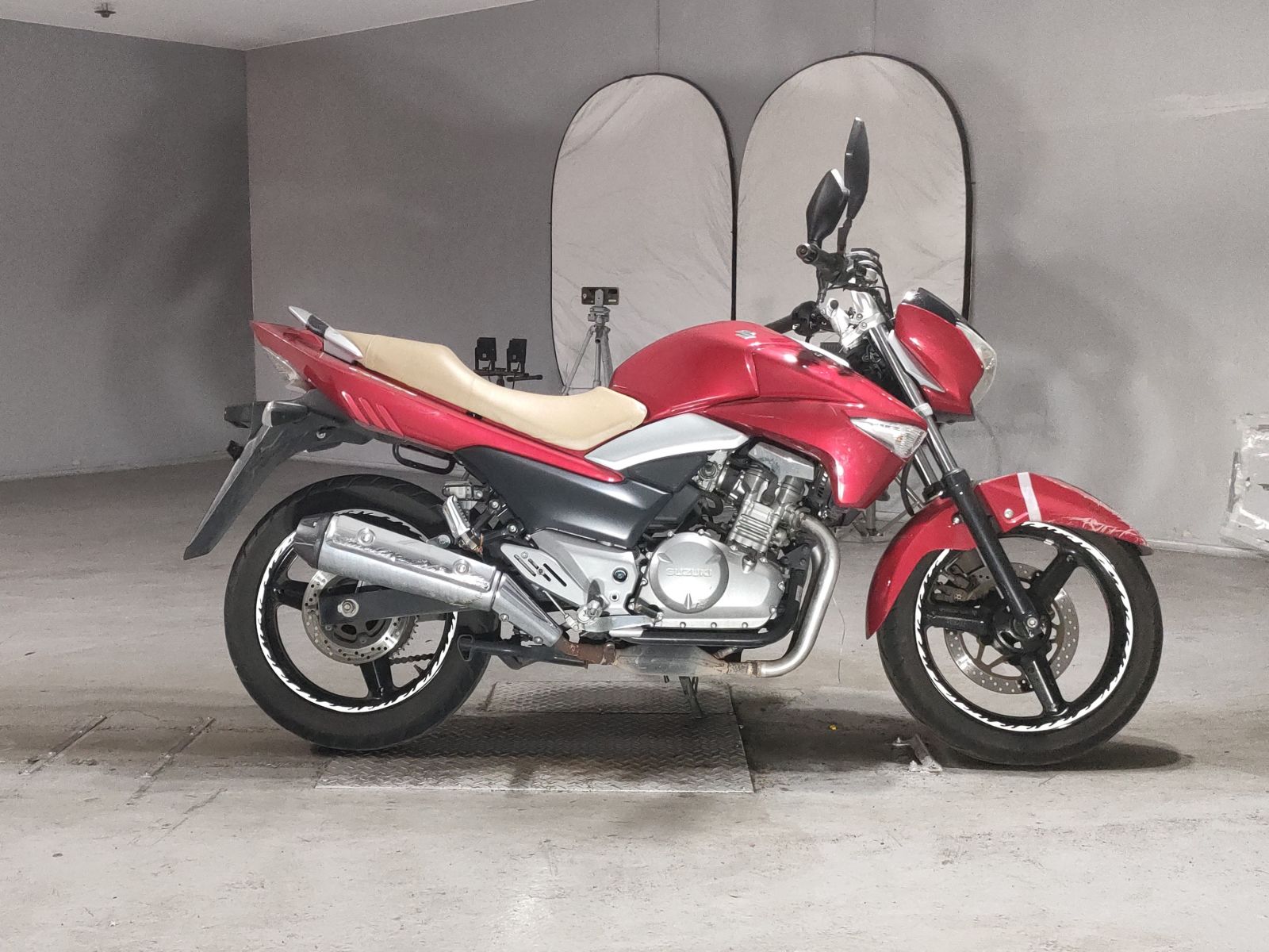 Suzuki GSR250