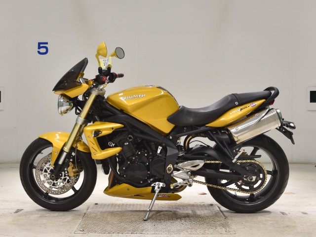 Triumph STREET TRIPLE