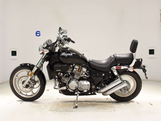 Honda V45 MAGNA
