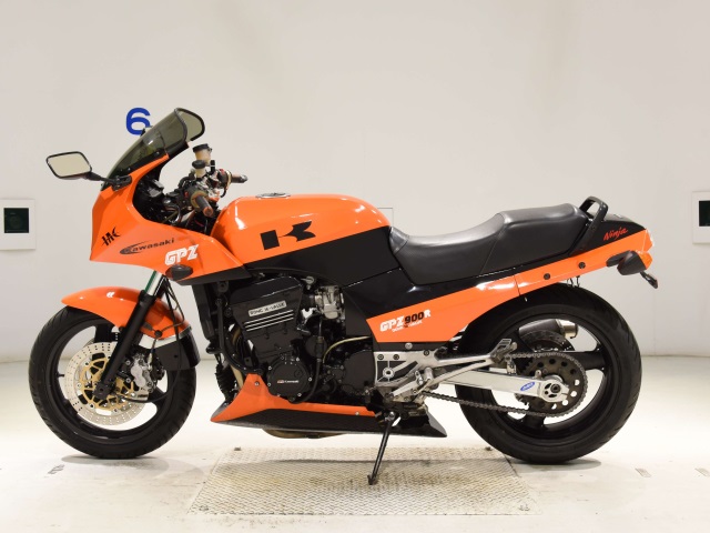 Kawasaki GPZ900R