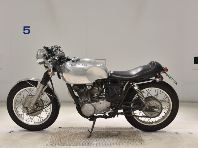 Yamaha SR400-2
