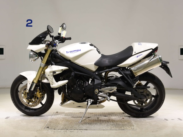 Triumph STREET TRIPLE