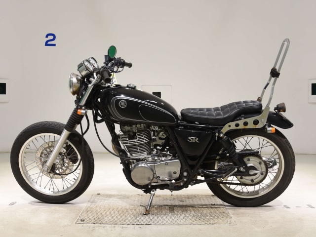 Yamaha SR400-4