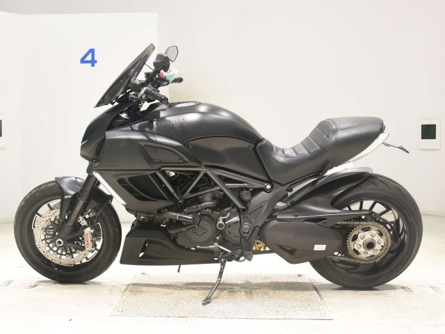 Ducati DIAVEL DARK