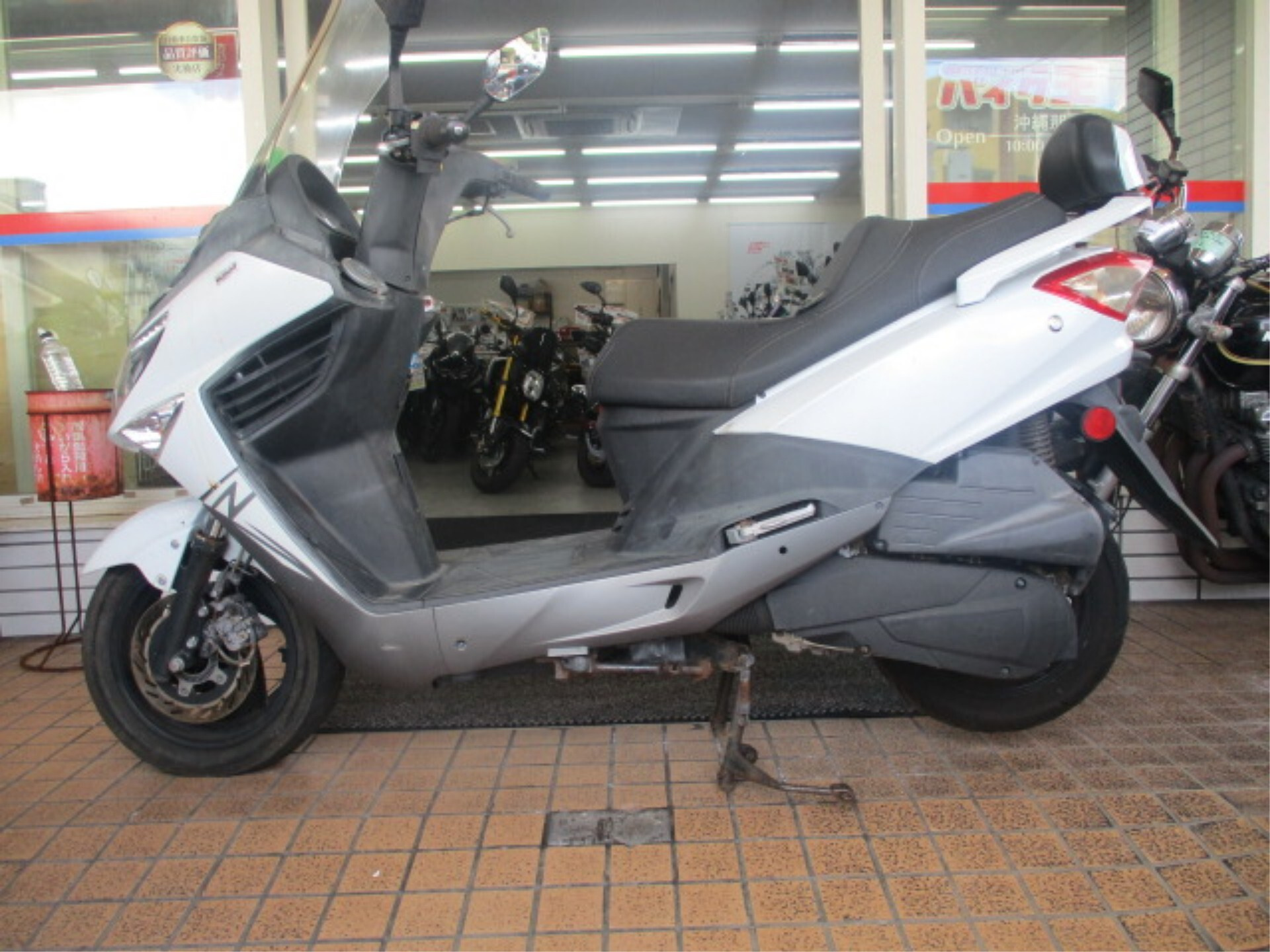 Honda CB650R E-CLUTCH