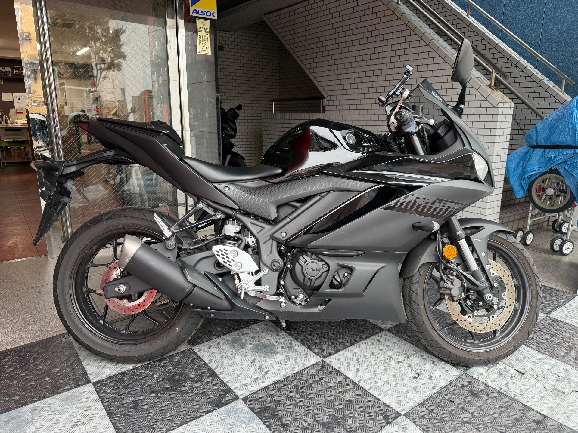Yamaha YZF-R25 ABS