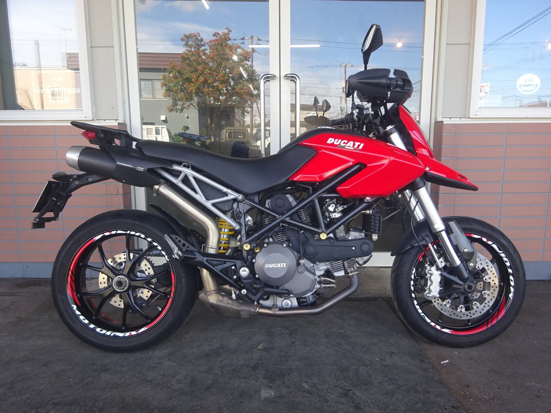 Ducati HYPERMOTARD 796