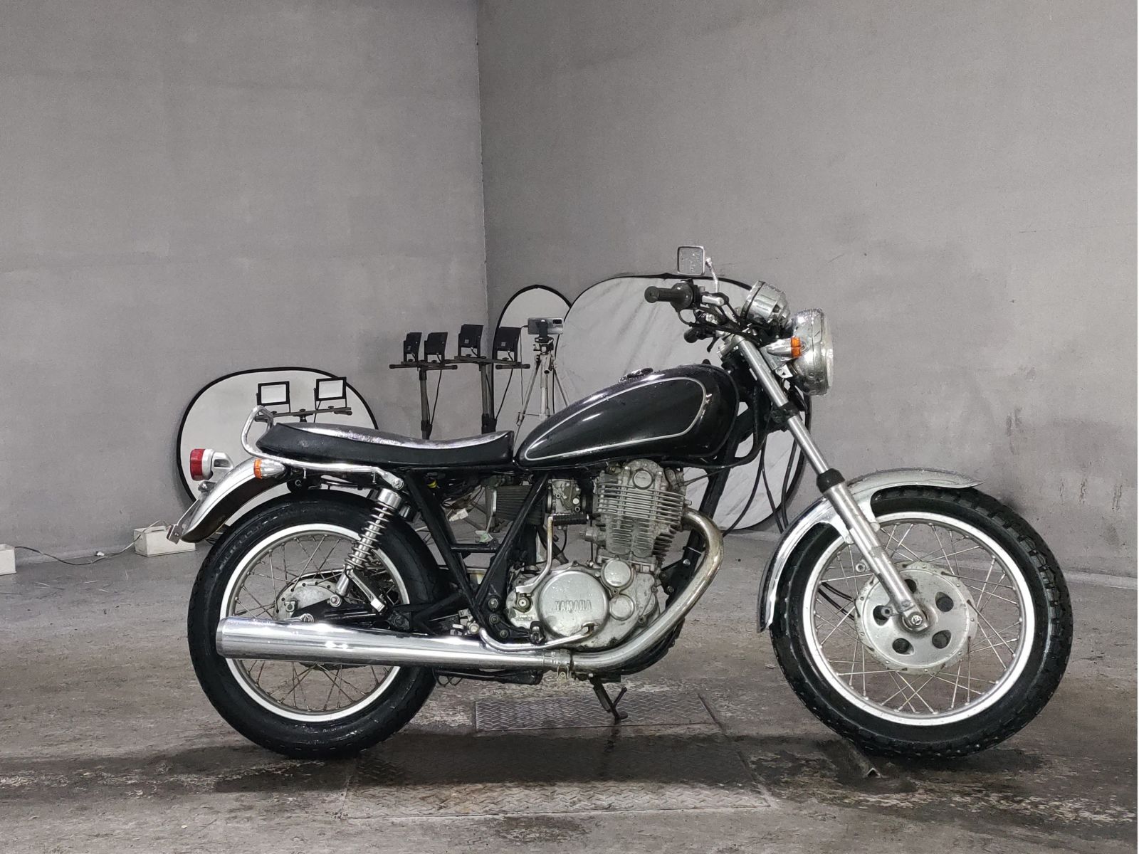 Yamaha SR400-1