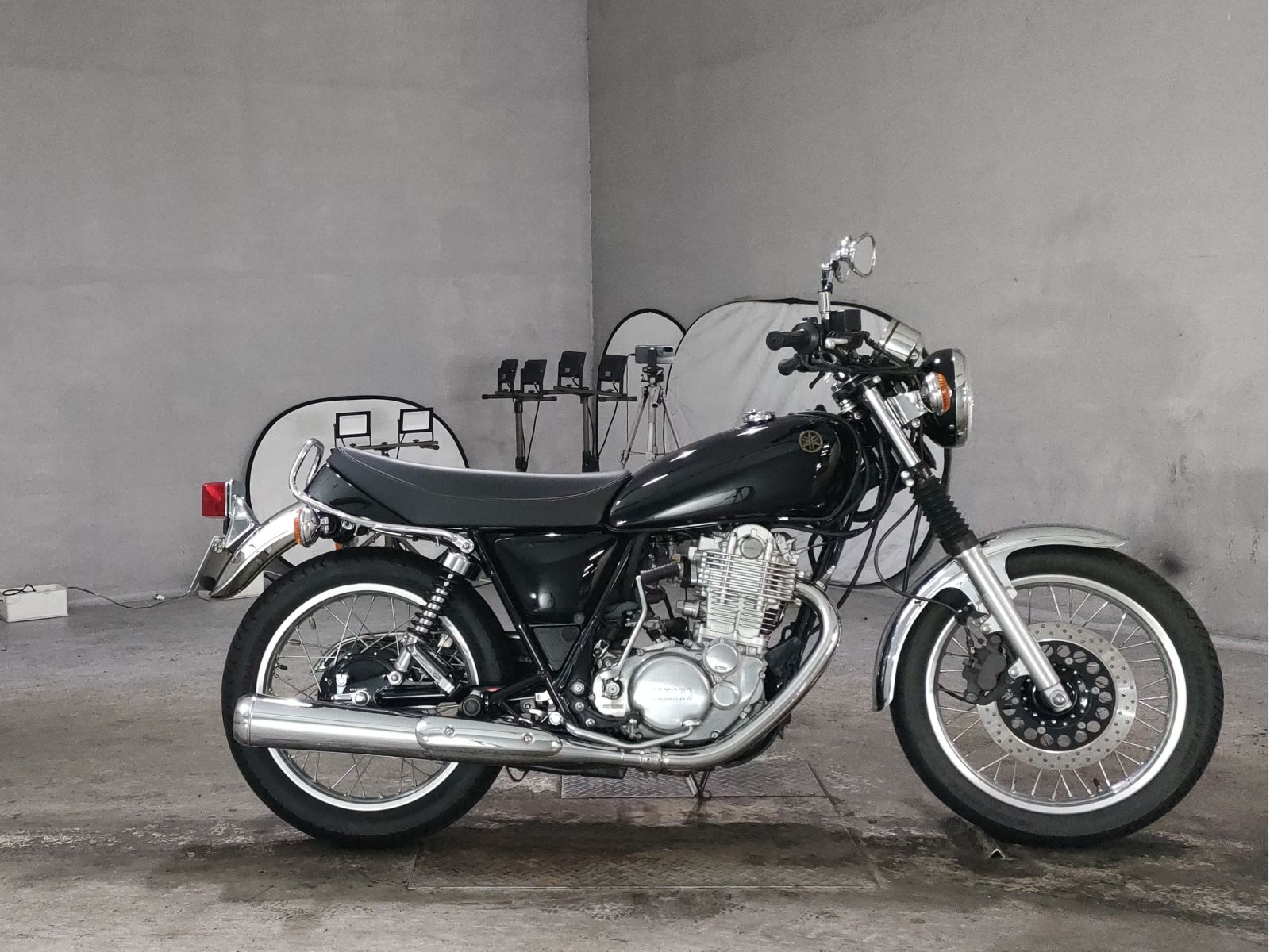 Yamaha SR400-1