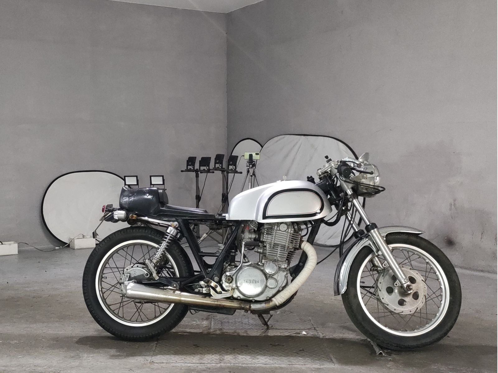 Yamaha SR400-1
