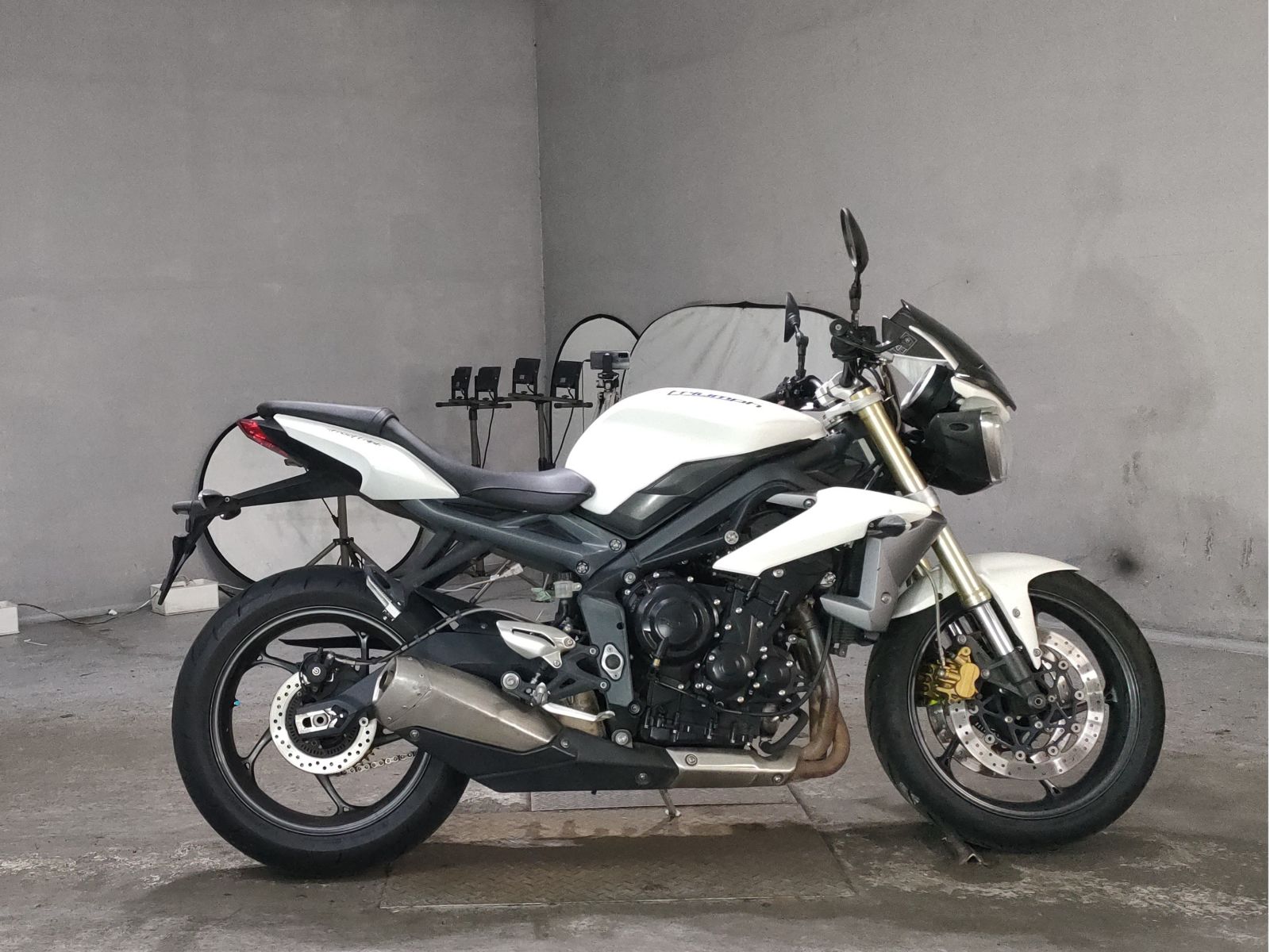 Triumph STREET TRIPLE