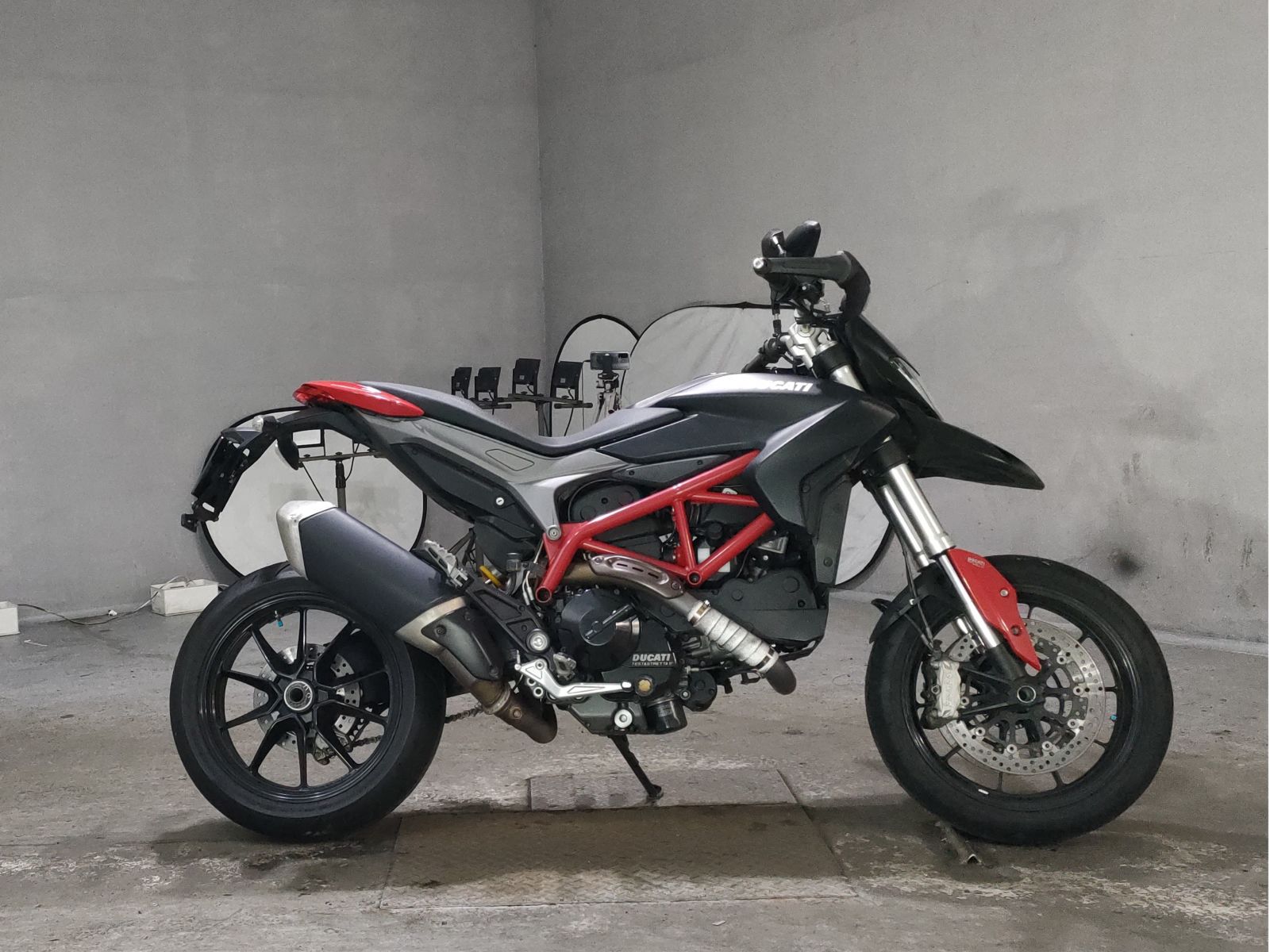 Ducati HYPERMOTARD 820