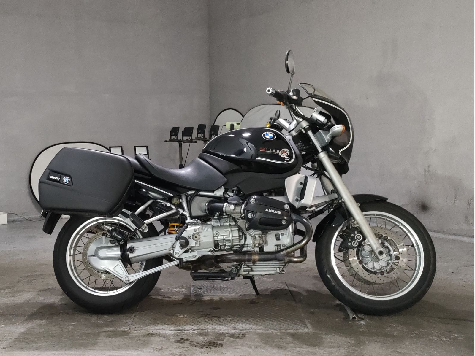 BMW R1100R
